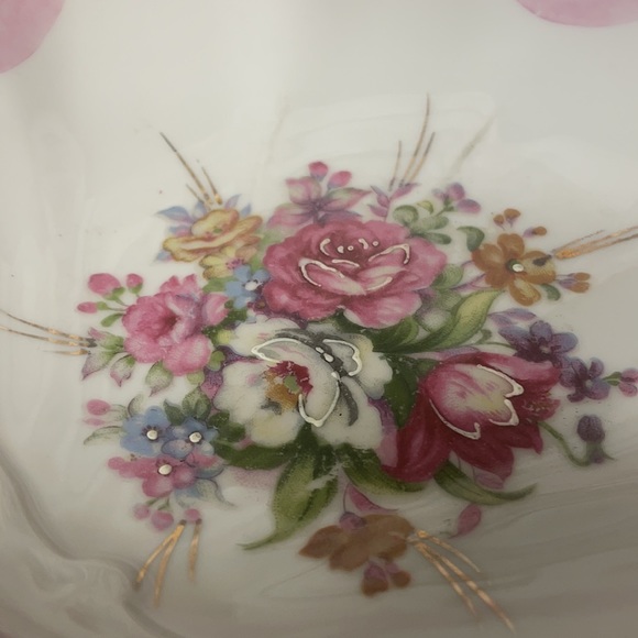 Vintage Porcelain Shell Shaped Candy Dish  Adorned w/Florals & Pink & Gold Trim - Picture 2 of 8